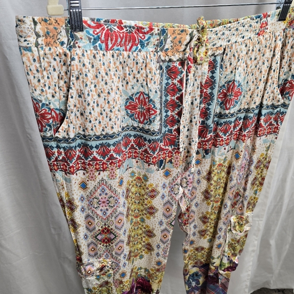 Johnny Was Bohemian Print Cargo Jogger Style Pants - Picture 4 of 12